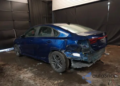 2021 Kia Forte Gt-Line z USA, uszkodzony, nr VIN 3KPF34AD4ME276155